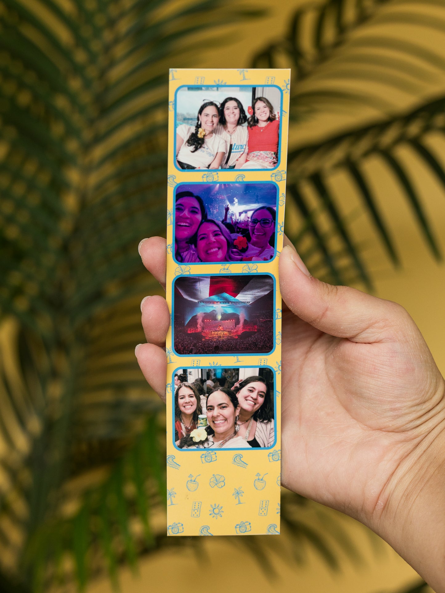 [Limited Edition] La Isla del Encanto Photo Booth Picture Magnet