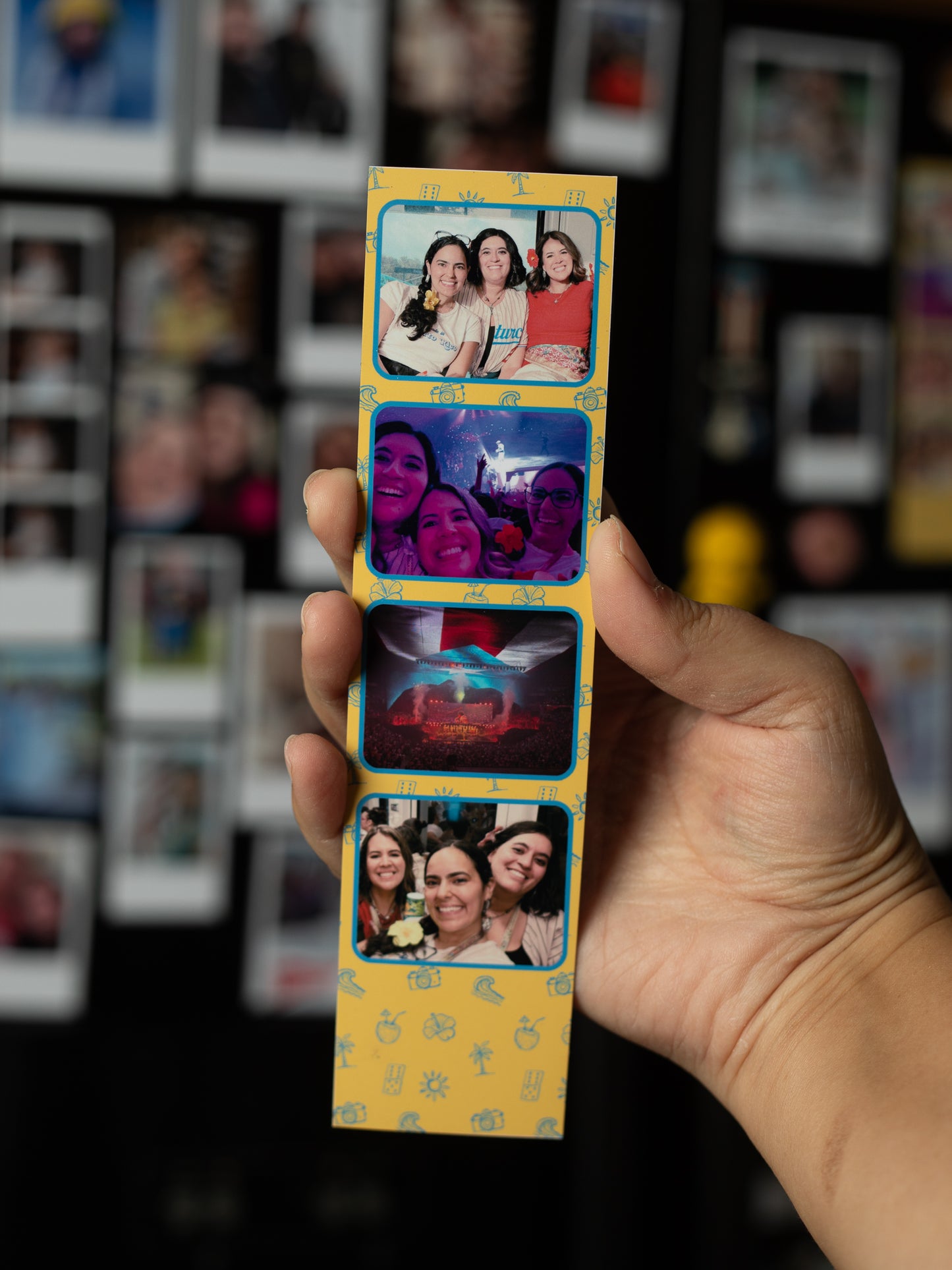 [Limited Edition] La Isla del Encanto Photo Booth Picture Magnet